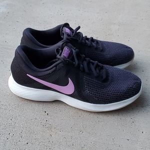 Womens Nike Revolution 4